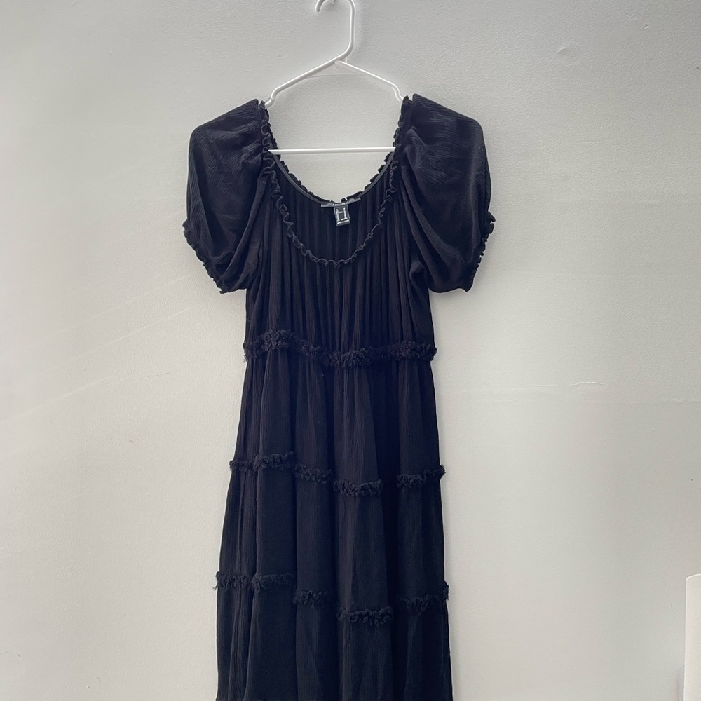 DRESSES - Picture 7 of 8